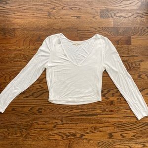 Women’s cropped white long-sleeved shirt